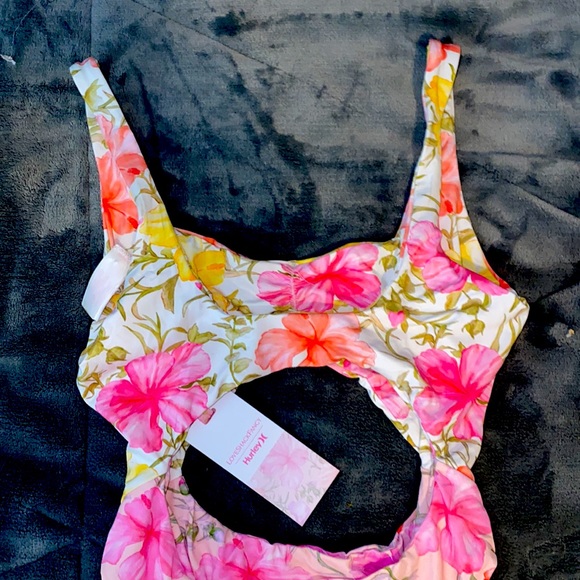 💓NWT Hurley X LoveShackFancy One-Piece Bikini💓 - Picture 5 of 13